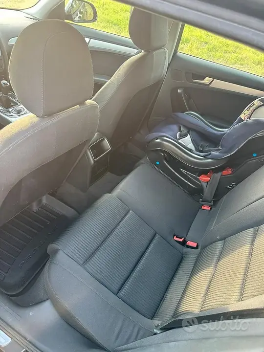 Audi A4 2011 photo 4