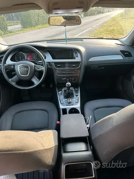 Audi A4 2011 photo 5