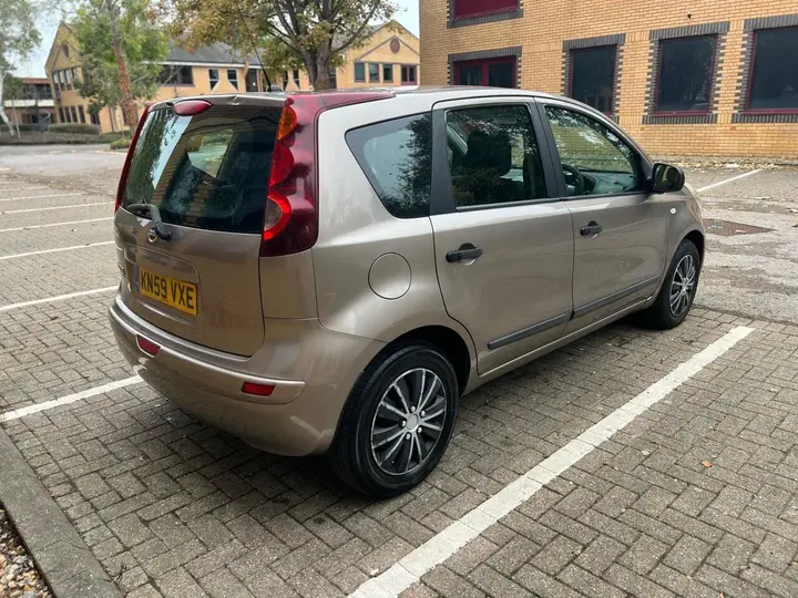 Nissan Note 2009 photo 4