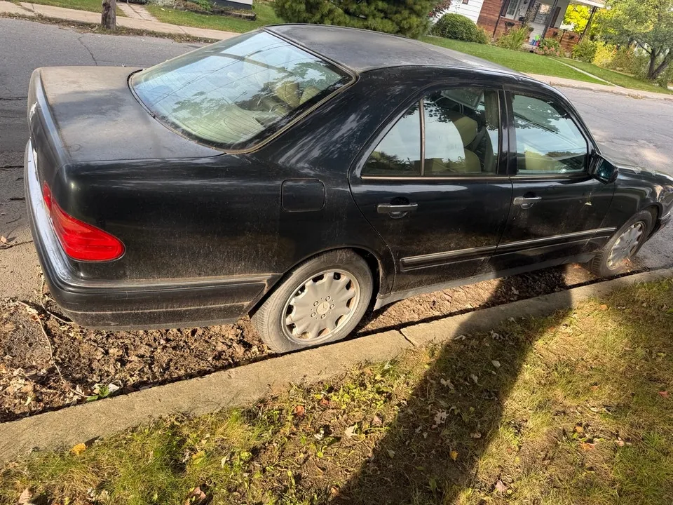 Mercedes-Benz E-Class 1996 photo 2