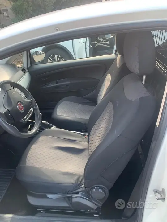 Fiat Grande Punto 2009 photo 5