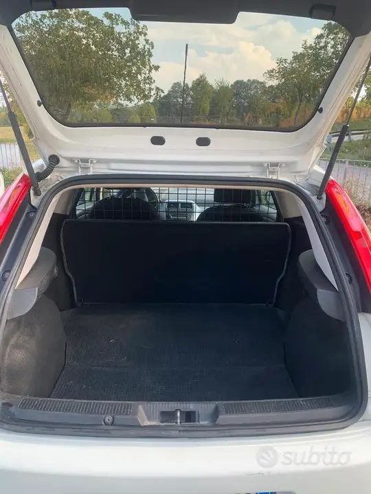 Fiat Grande Punto 2009 photo 4
