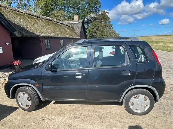 Suzuki Ignis 2002 photo 2