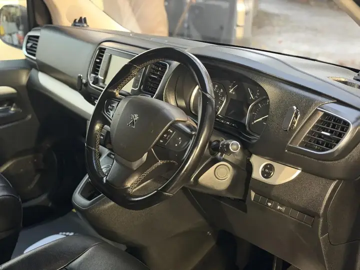 Peugeot Traveller 2019 photo 2