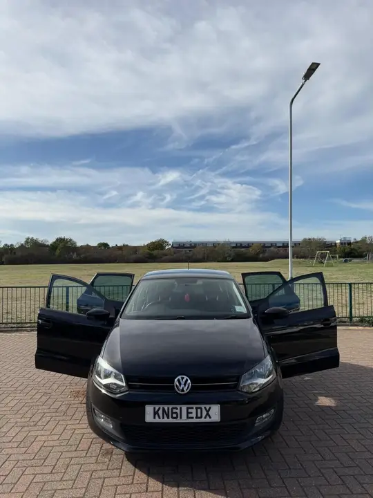Volkswagen Polo 2011 photo 2