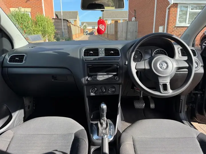 Volkswagen Polo 2011 photo 3