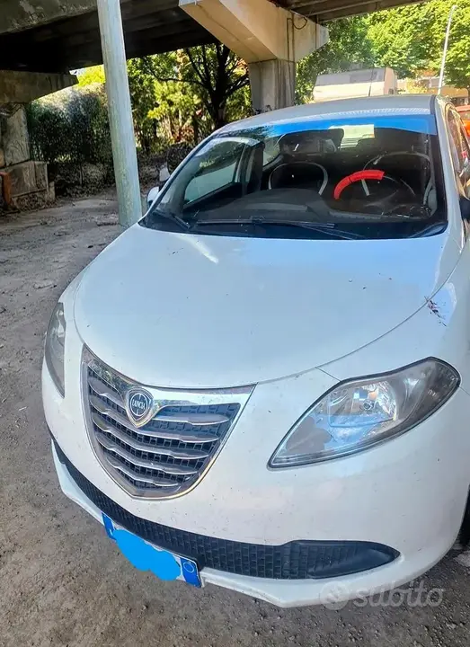 Lancia Ypsilon