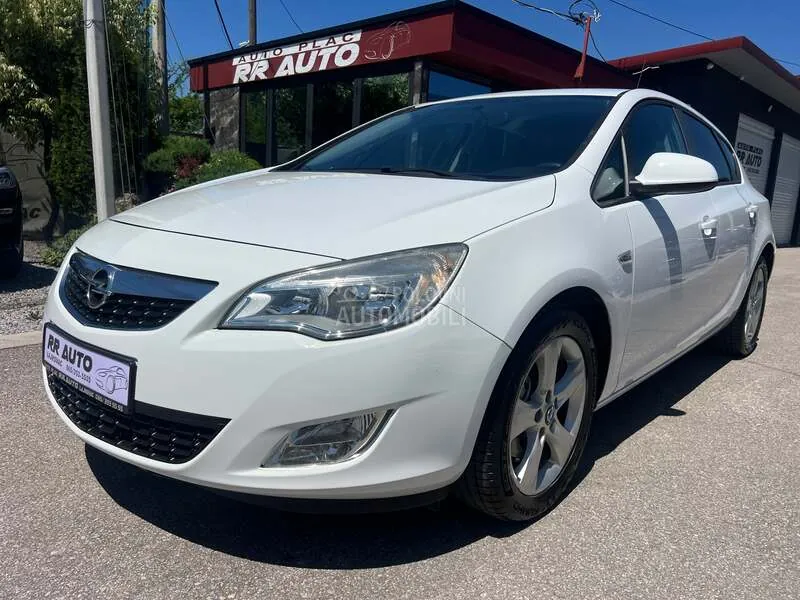 Opel Astra J 2012 photo 3