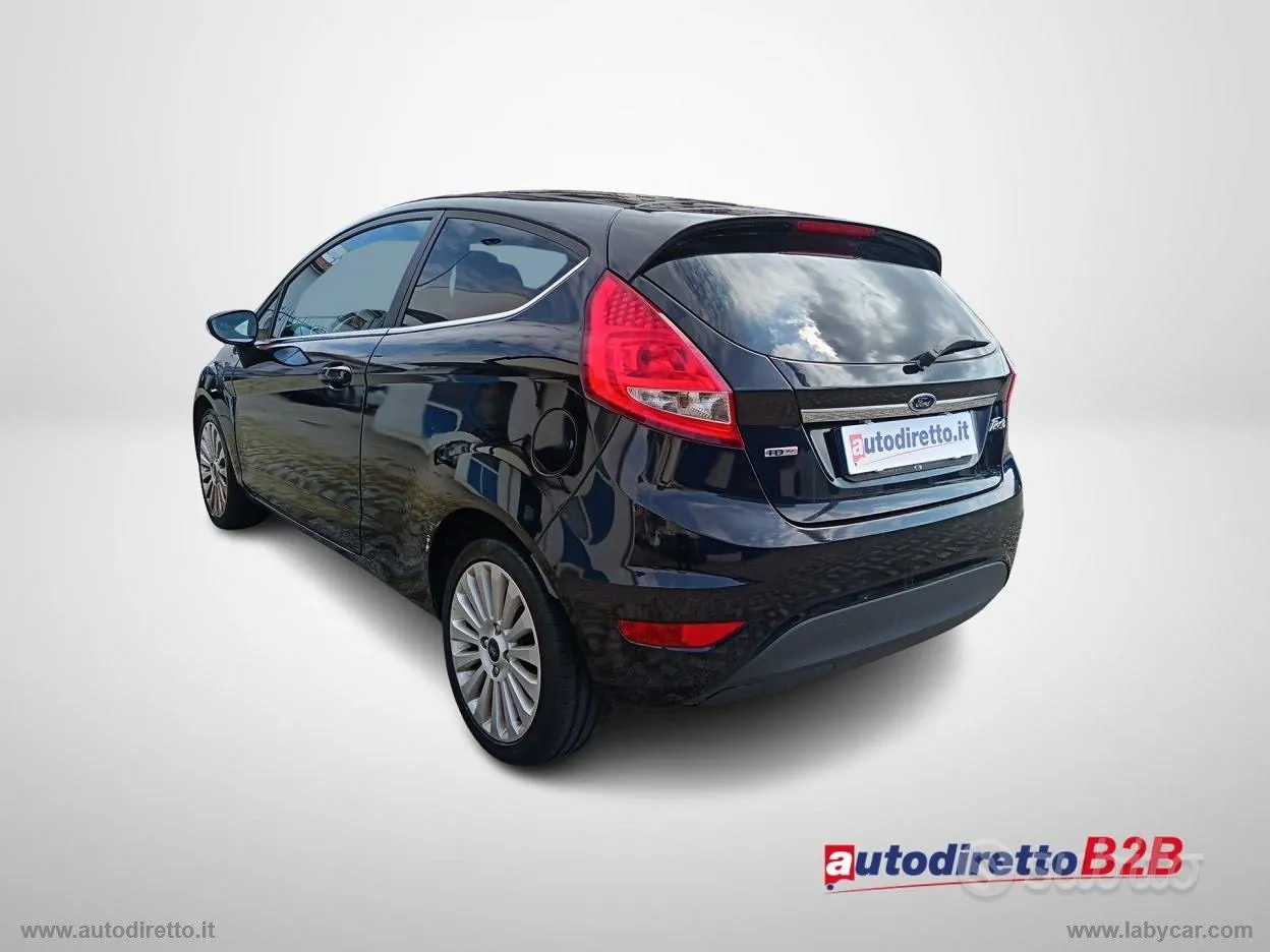Ford Fiesta 2010 photo 2