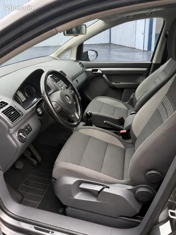 Volkswagen Touran 2013 photo 3