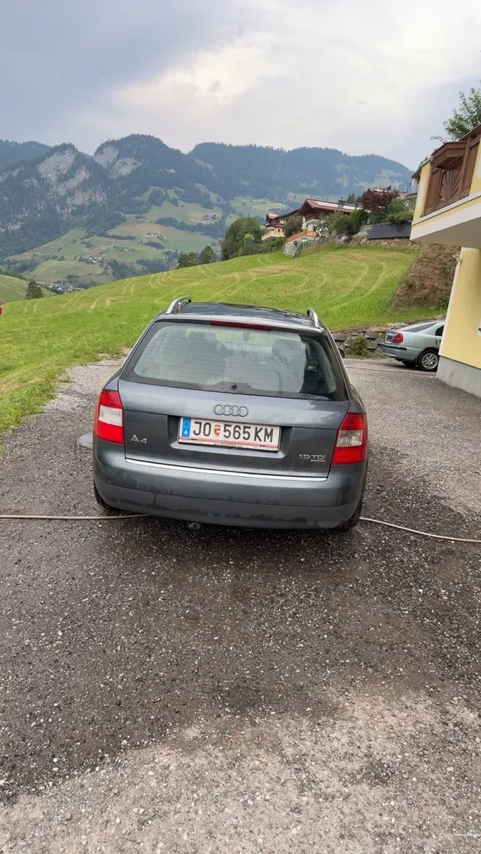 Audi A4 2002 photo 2