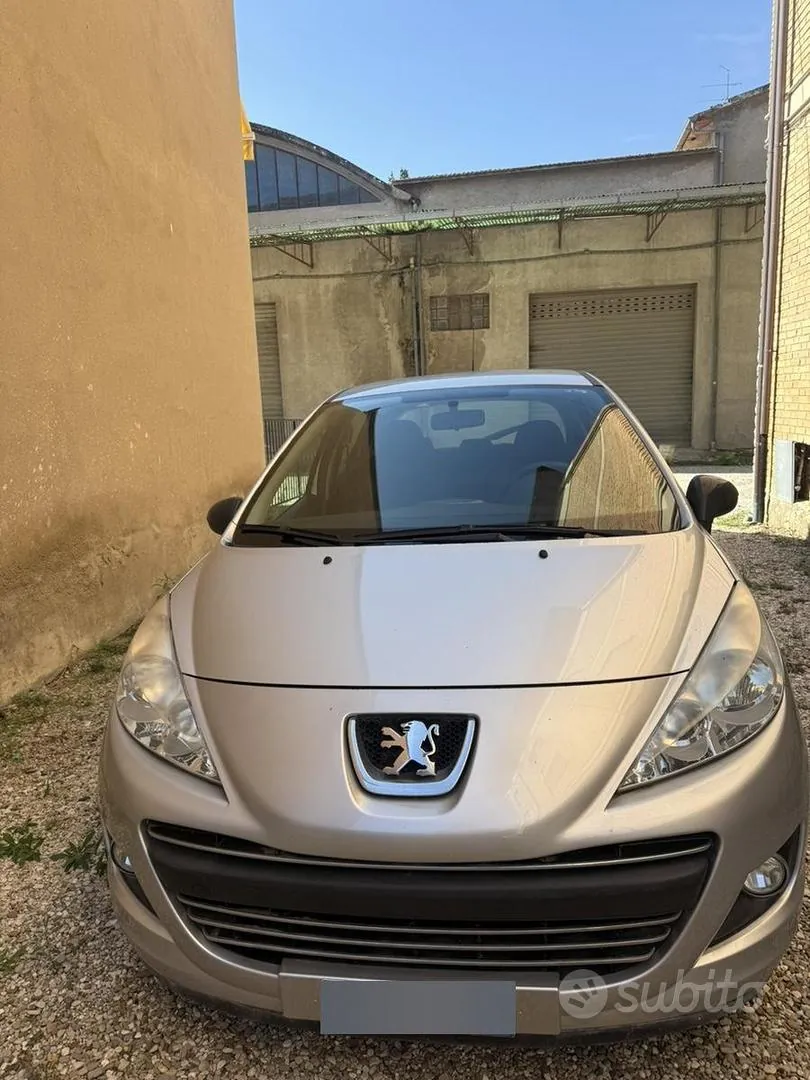Peugeot 207 2011 photo 2