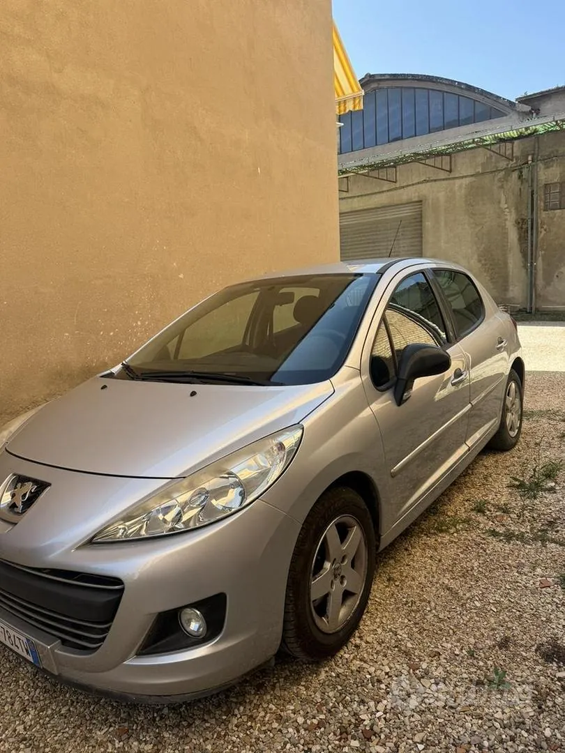 Peugeot 207 2011 photo 3