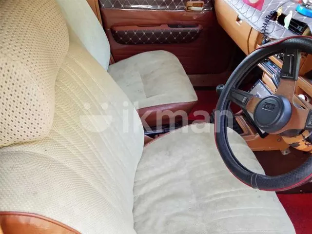 Nissan Bluebird 1982 photo 4