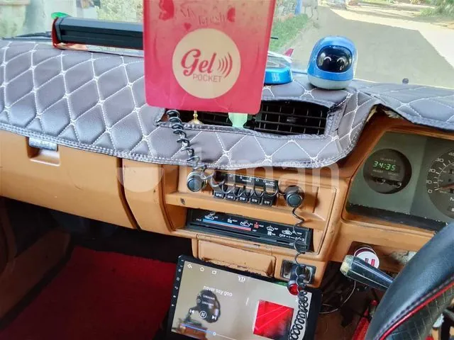Nissan Bluebird 1982 photo 3