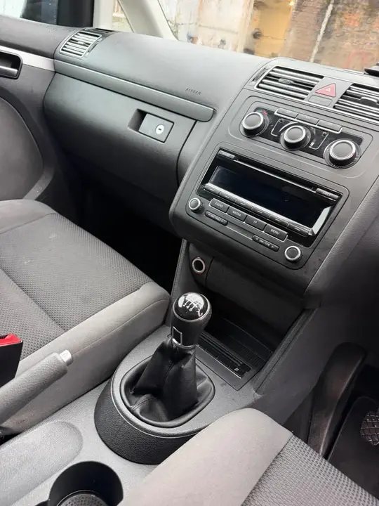 Volkswagen Touran 2012 photo 4