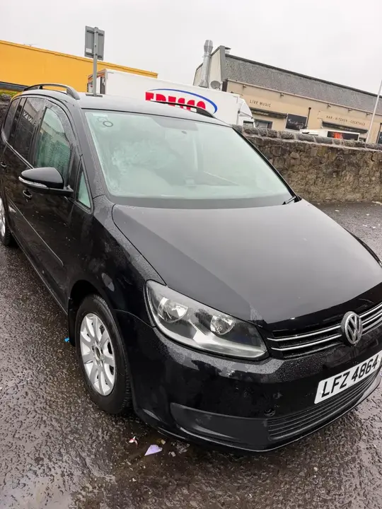Volkswagen Touran 2012 photo 2