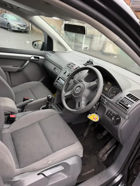 Volkswagen Touran 2012 photo 3