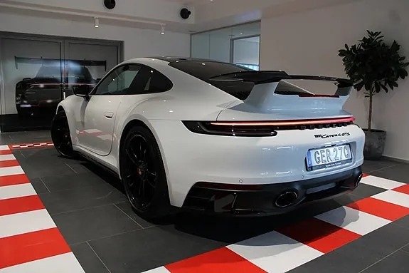 Porsche 911 Carrera 4 Gts 2022 photo 2