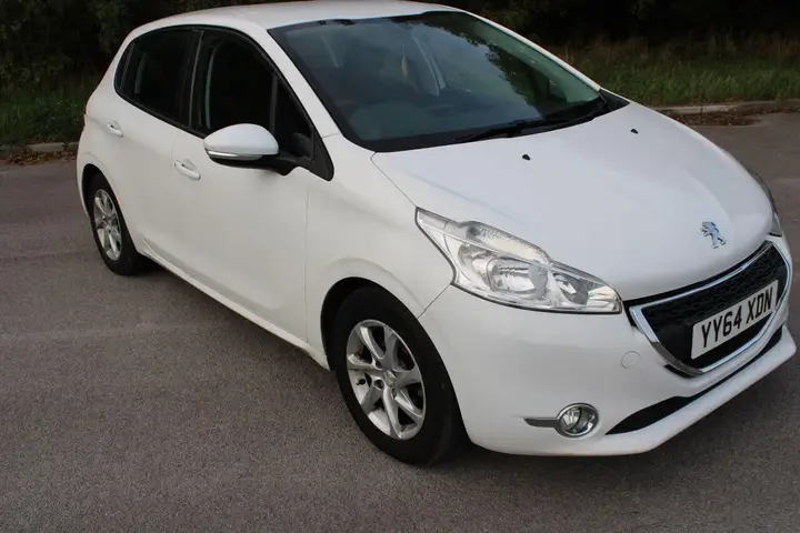 Peugeot 208 2015 photo 5