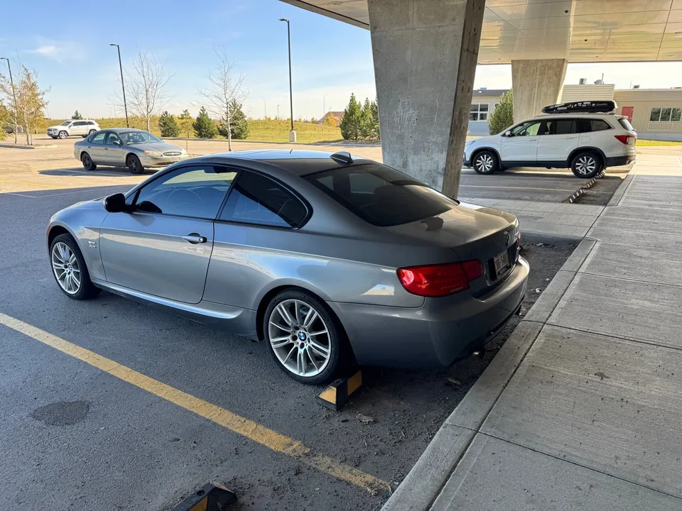 BMW 3 Series 2011 photo 3