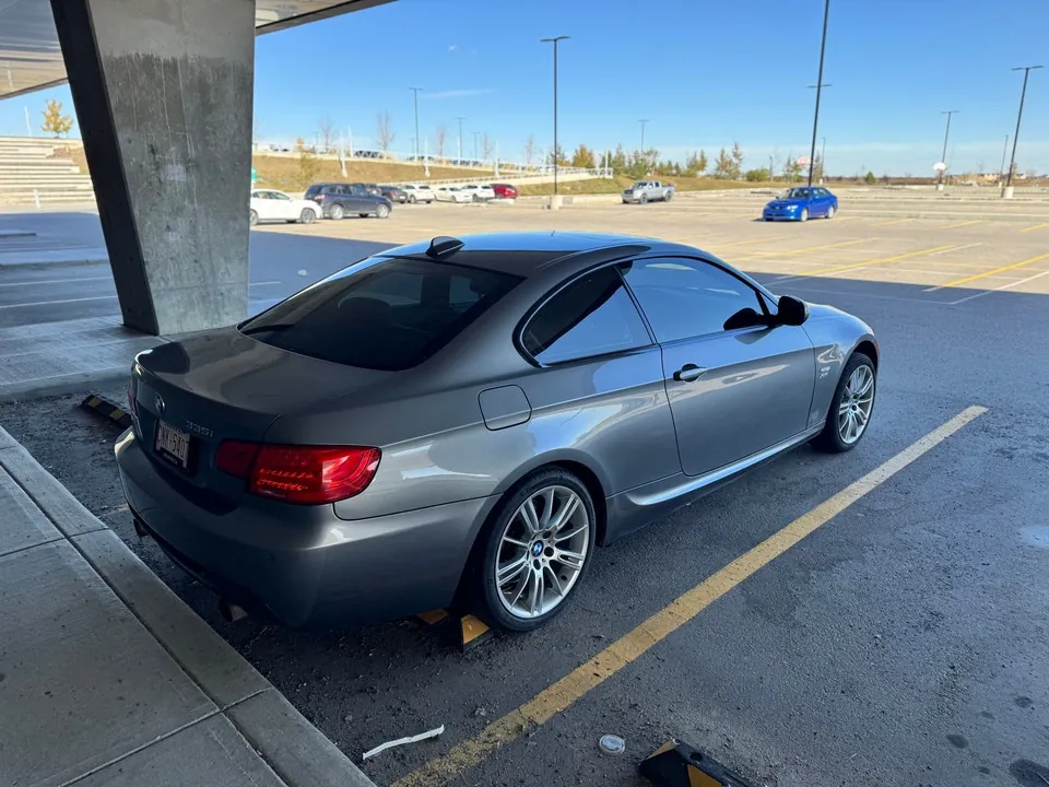 BMW 3 Series 2011 photo 4