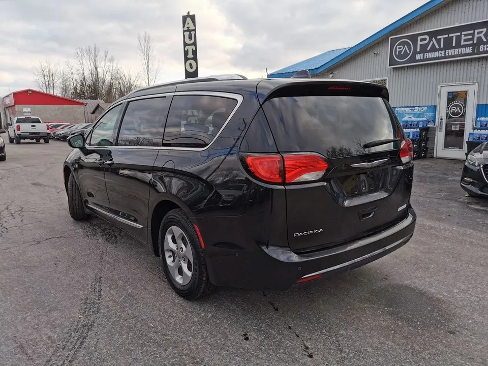 Chrysler Pacifica 2017 photo 3