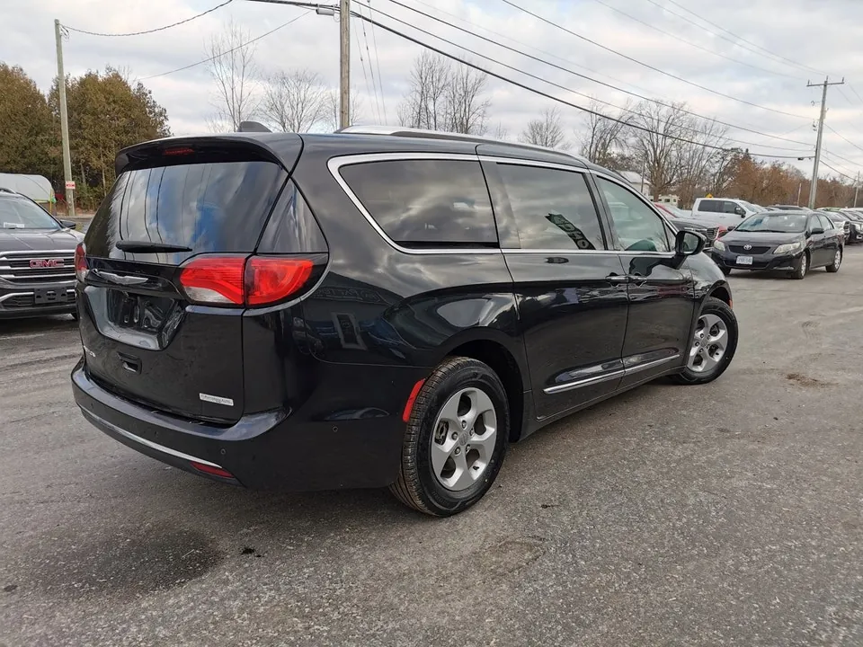 Chrysler Pacifica 2017 photo 5