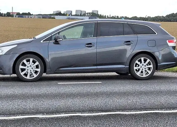 Toyota Avensis 2009 photo 2