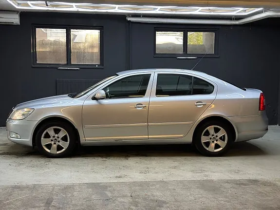 Skoda Octavia 2010 photo 2