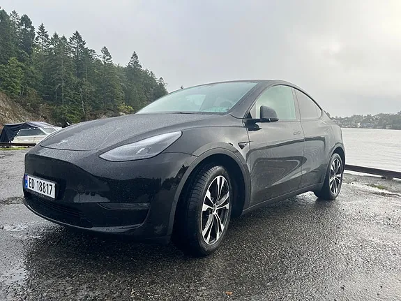 Tesla Model Y 2021 photo 2