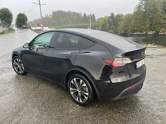 Tesla Model Y 2021 photo 3