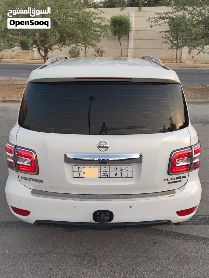 Nissan Patrol 2011 photo 2
