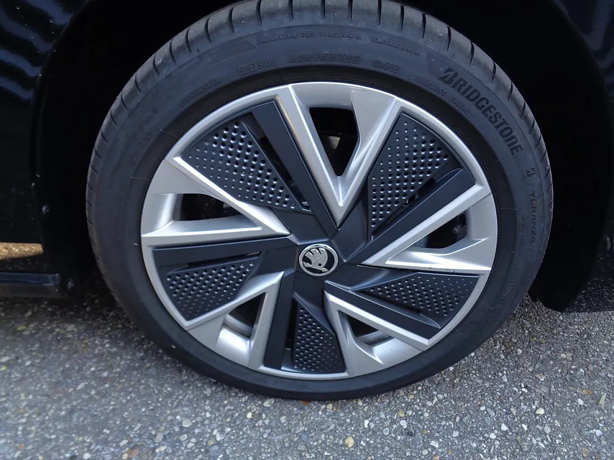 Skoda Superb 2024 photo 2