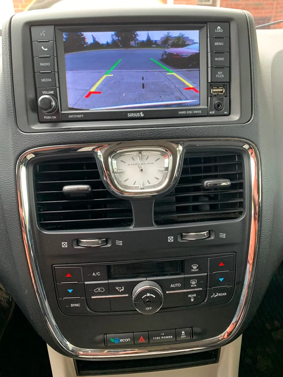 Chrysler Town & Country 2015 photo 3
