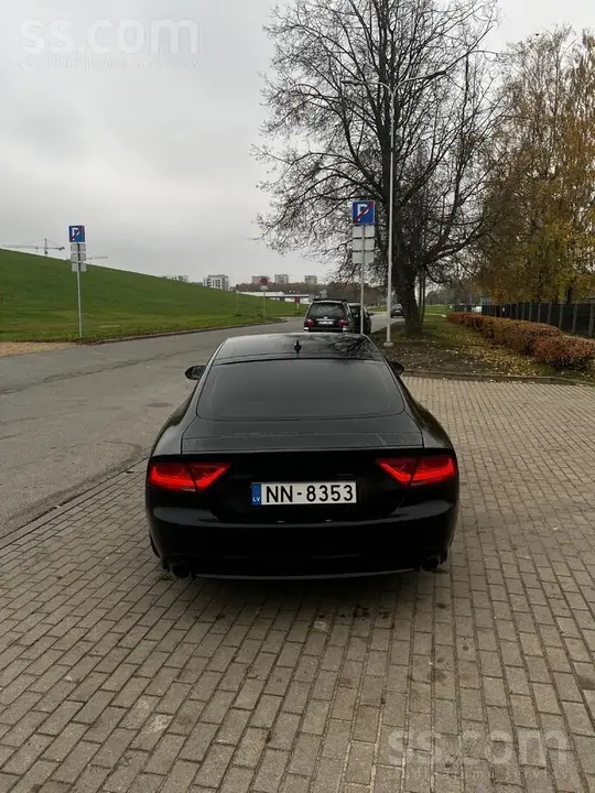 Audi A7 2011 photo 2