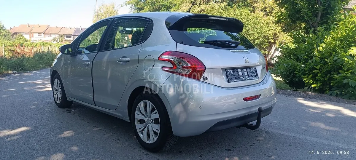 Peugeot 208 2012 photo 4