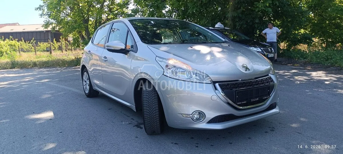Peugeot 208 2012 photo 2