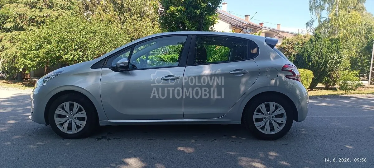 Peugeot 208 2012 photo 3