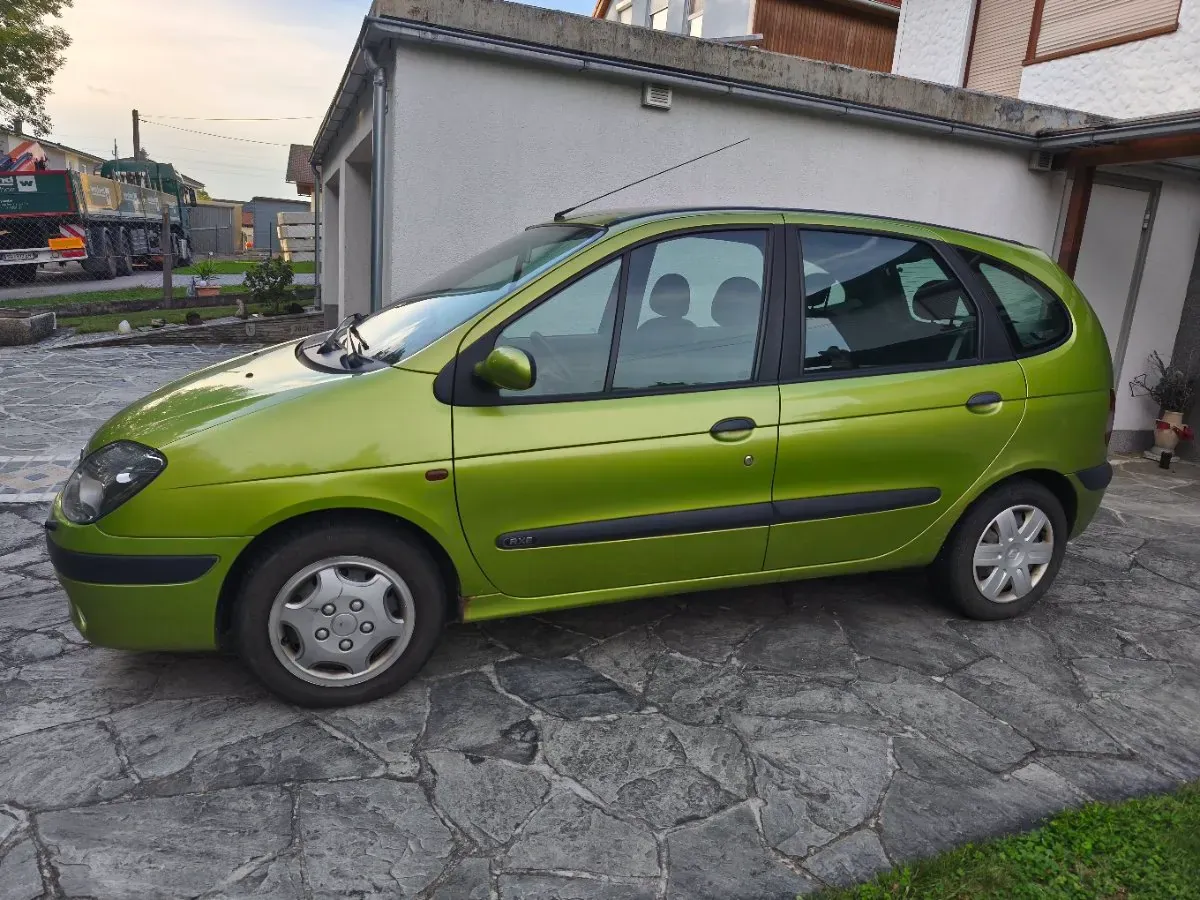 Renault Megane 2000 photo 2