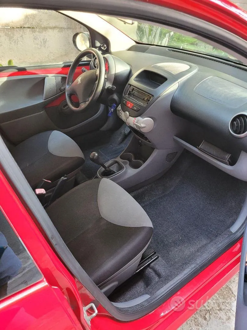 Peugeot 107 2010 photo 2