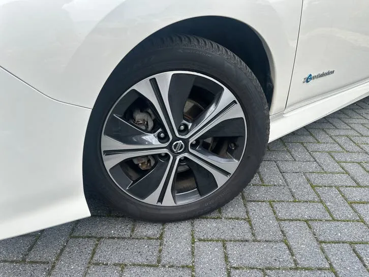 Nissan Leaf 2018 photo 3