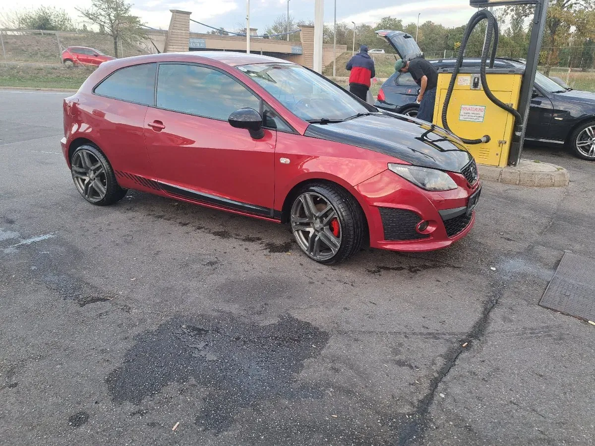 Seat Ibiza 2011 photo 2