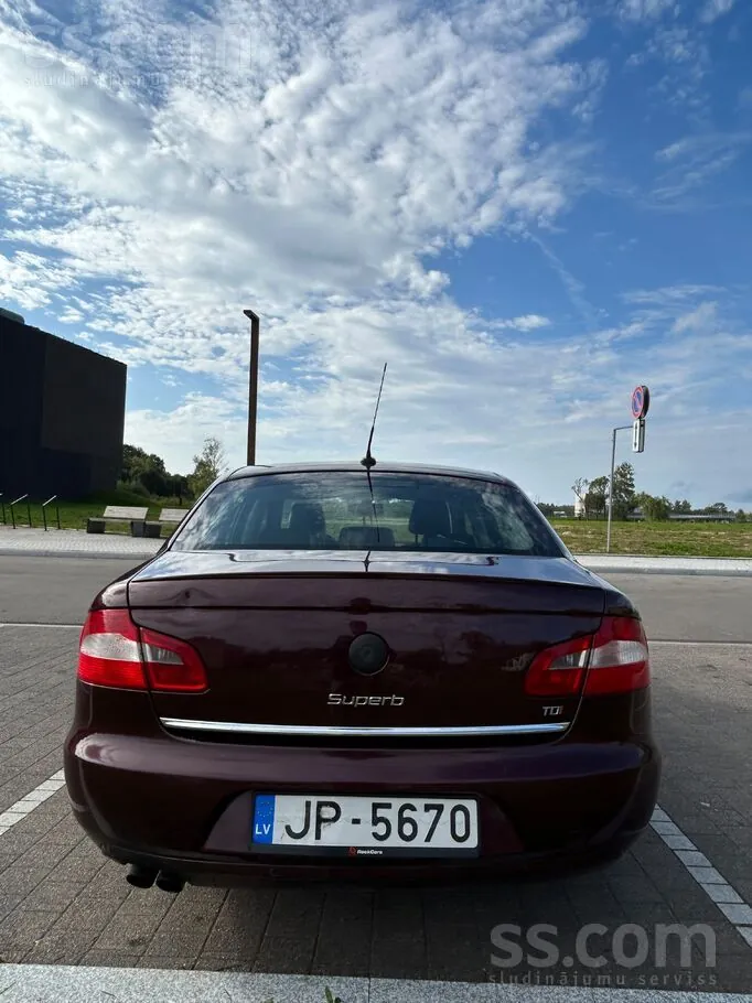 Skoda Superb 2010 photo 3