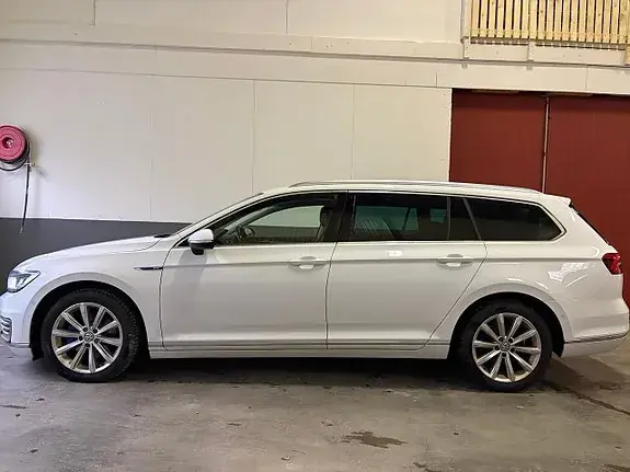 Volkswagen Passat 2017 photo 2
