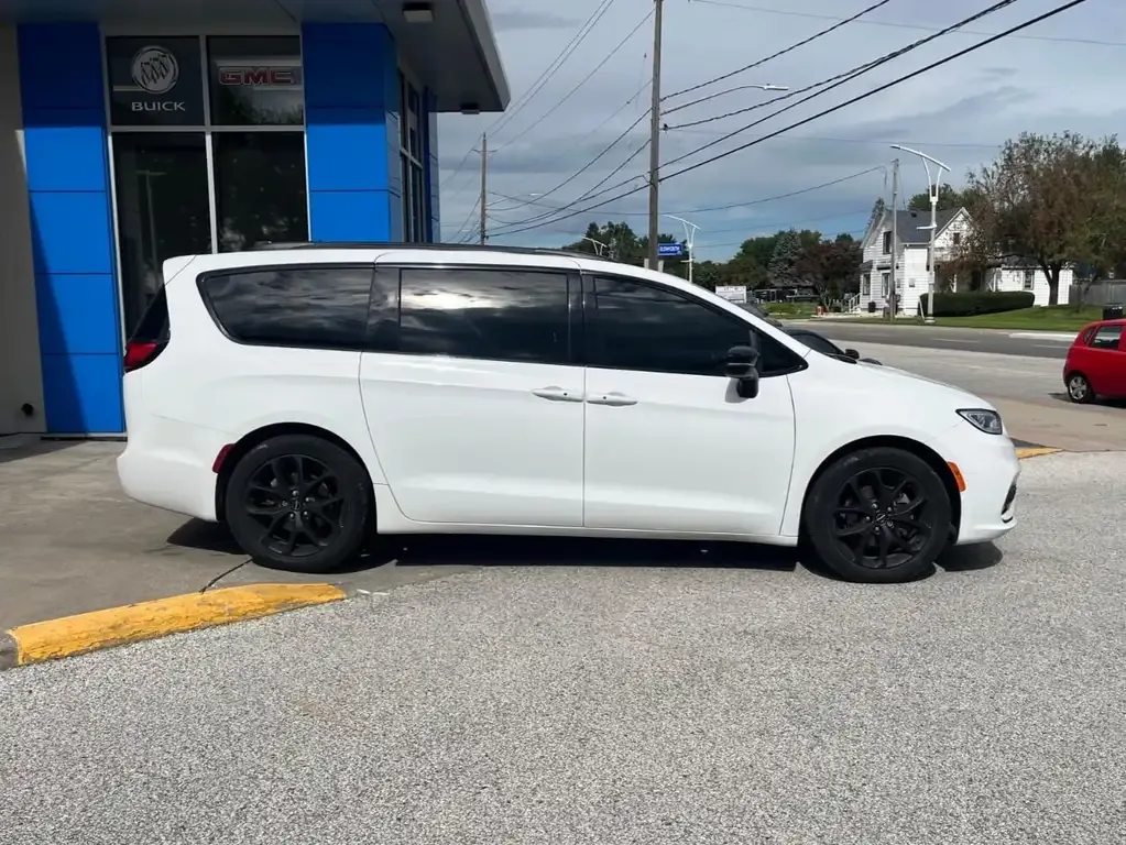 Chrysler Pacifica 2024 photo 4