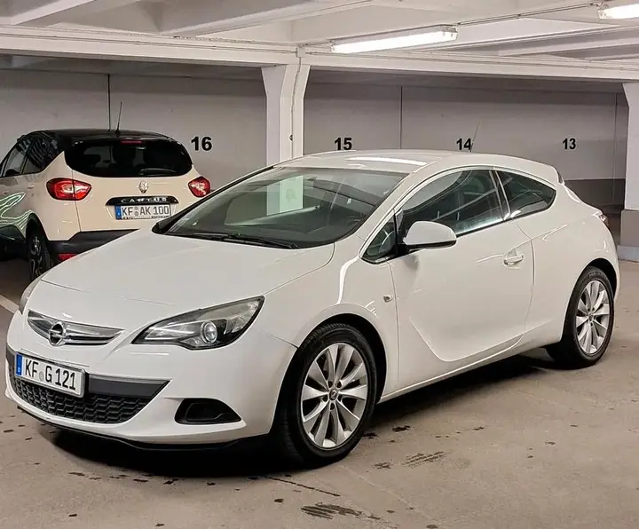 Opel Astra J Gtc