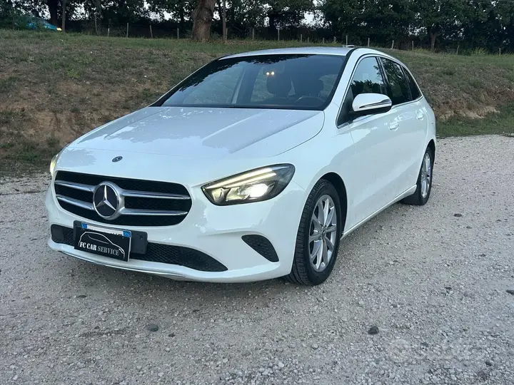 Mercedes-Benz B 180