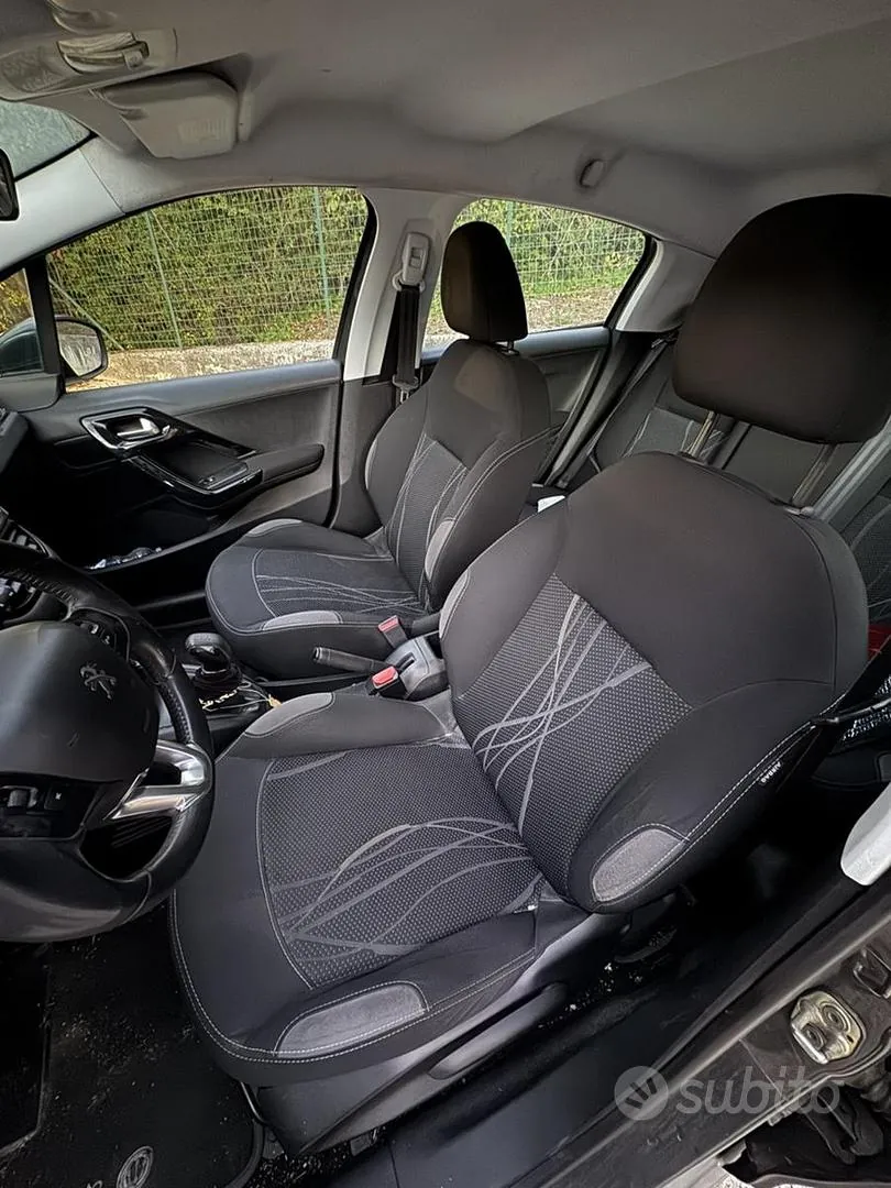 Peugeot 208 2014 photo 5