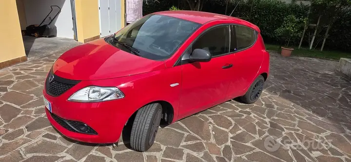 Lancia Ypsilon 2018 photo 2